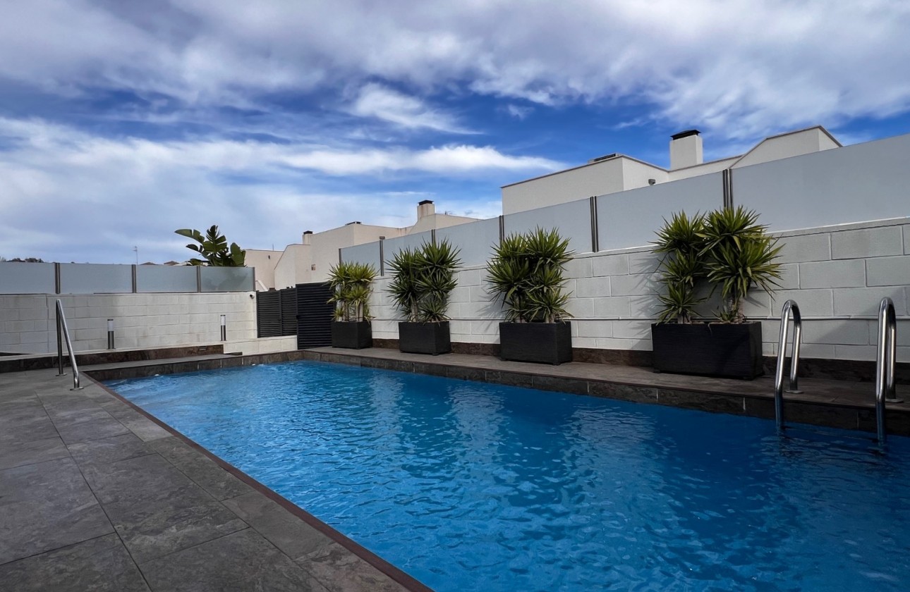 Revente - Chalet / Villa - Orihuela Costa - Villamartin