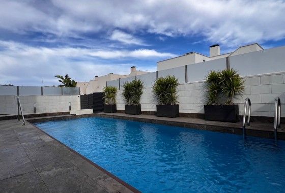 Revente - Chalet / Villa - Orihuela Costa - Villamartin