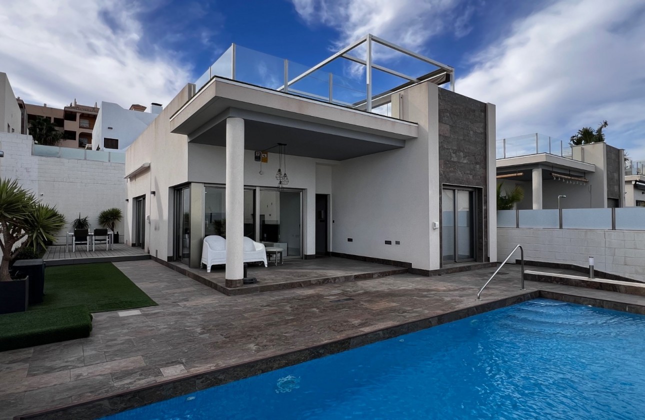 Revente - Chalet / Villa - Orihuela Costa - Villamartin