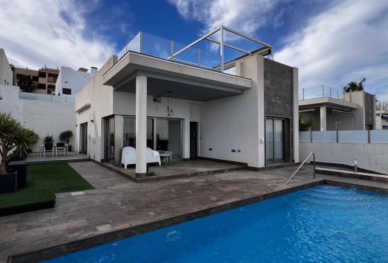 Revente - Chalet / Villa - Orihuela Costa - Villamartin