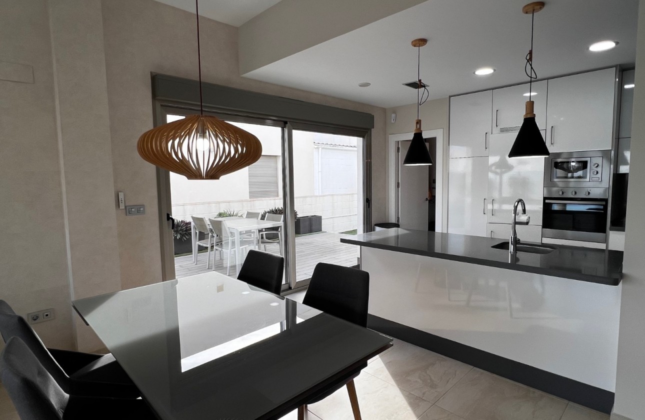Revente - Chalet / Villa - Orihuela Costa - Villamartin