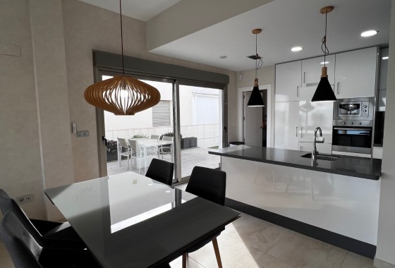 Revente - Chalet / Villa - Orihuela Costa - Villamartin