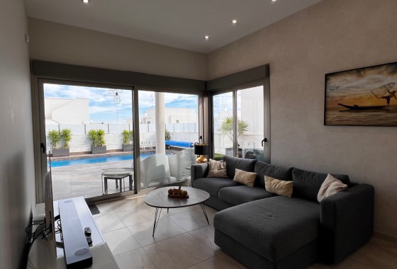 Revente - Chalet / Villa - Orihuela Costa - Villamartin