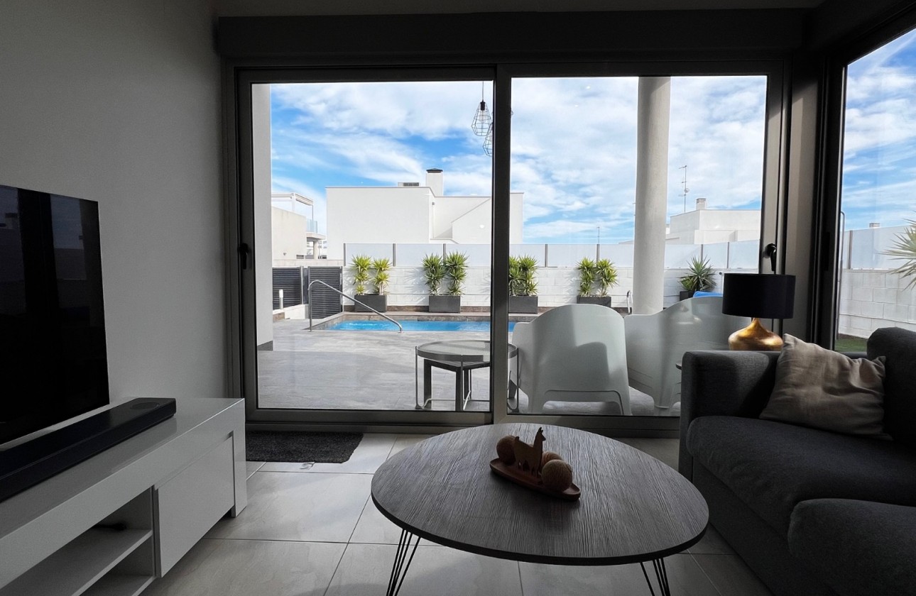 Revente - Chalet / Villa - Orihuela Costa - Villamartin
