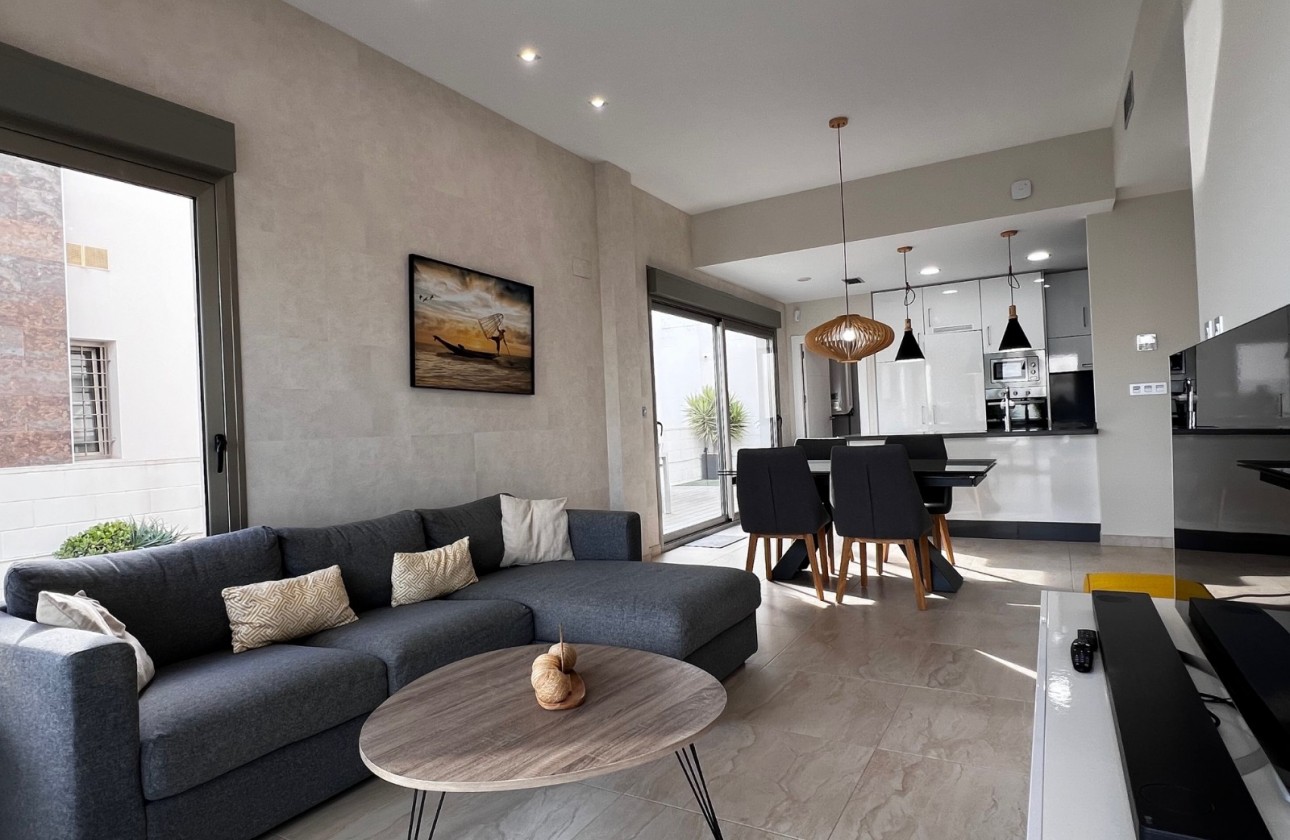 Revente - Chalet / Villa - Orihuela Costa - Villamartin