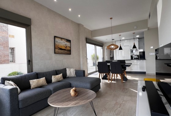Revente - Chalet / Villa - Orihuela Costa - Villamartin
