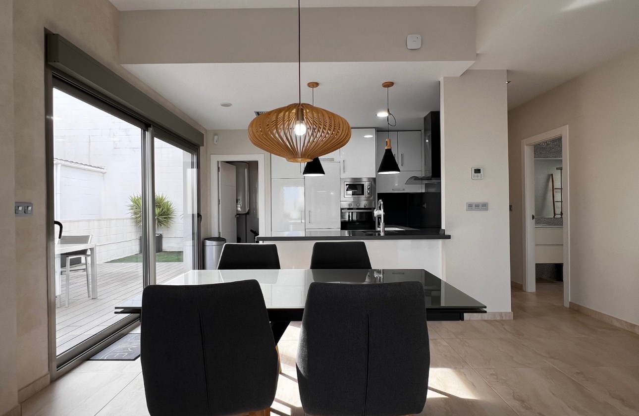 Revente - Chalet / Villa - Orihuela Costa - Villamartin
