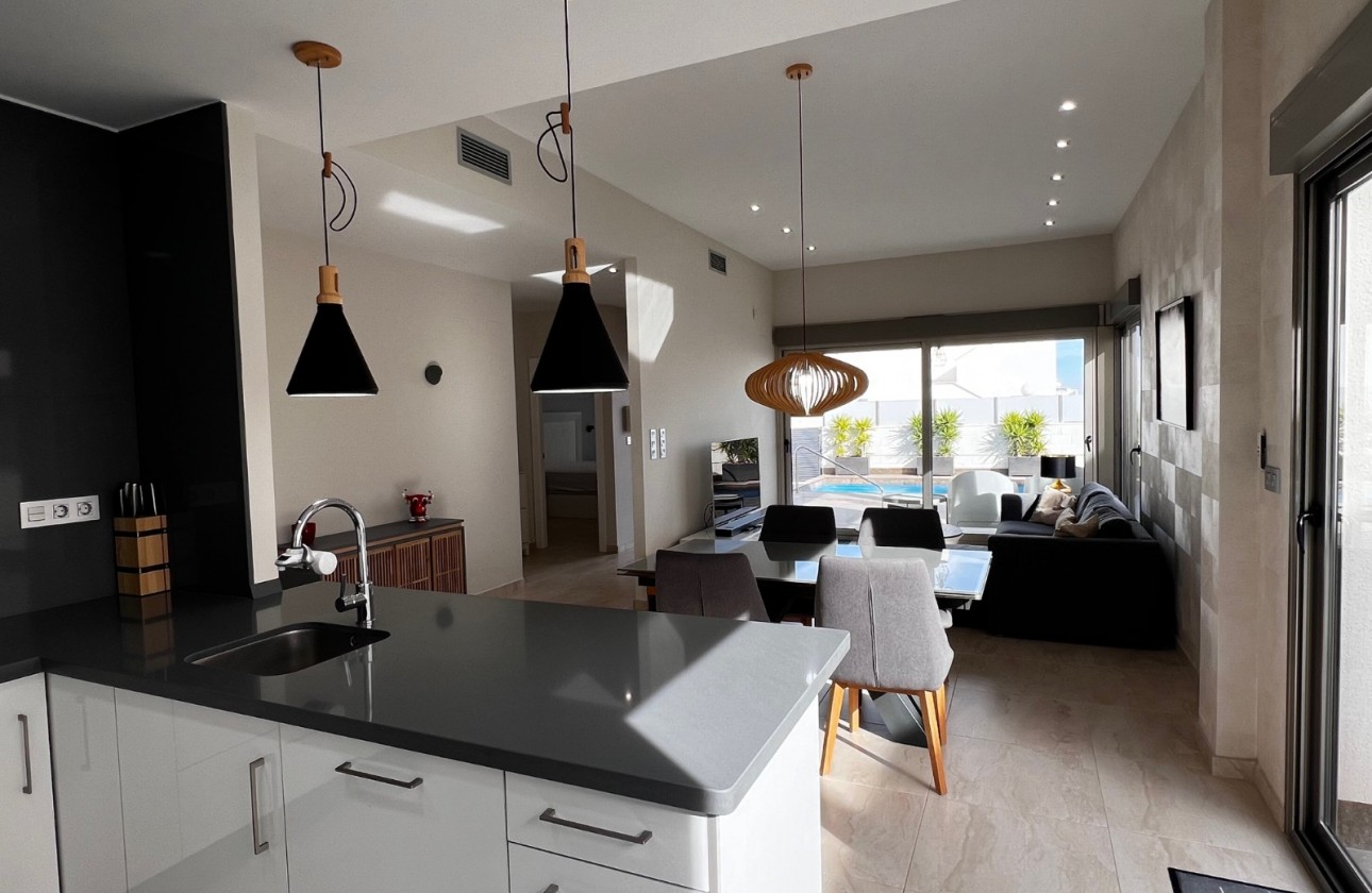 Revente - Chalet / Villa - Orihuela Costa - Villamartin