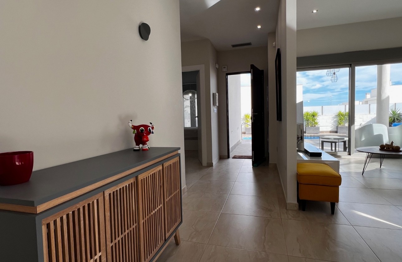 Revente - Chalet / Villa - Orihuela Costa - Villamartin