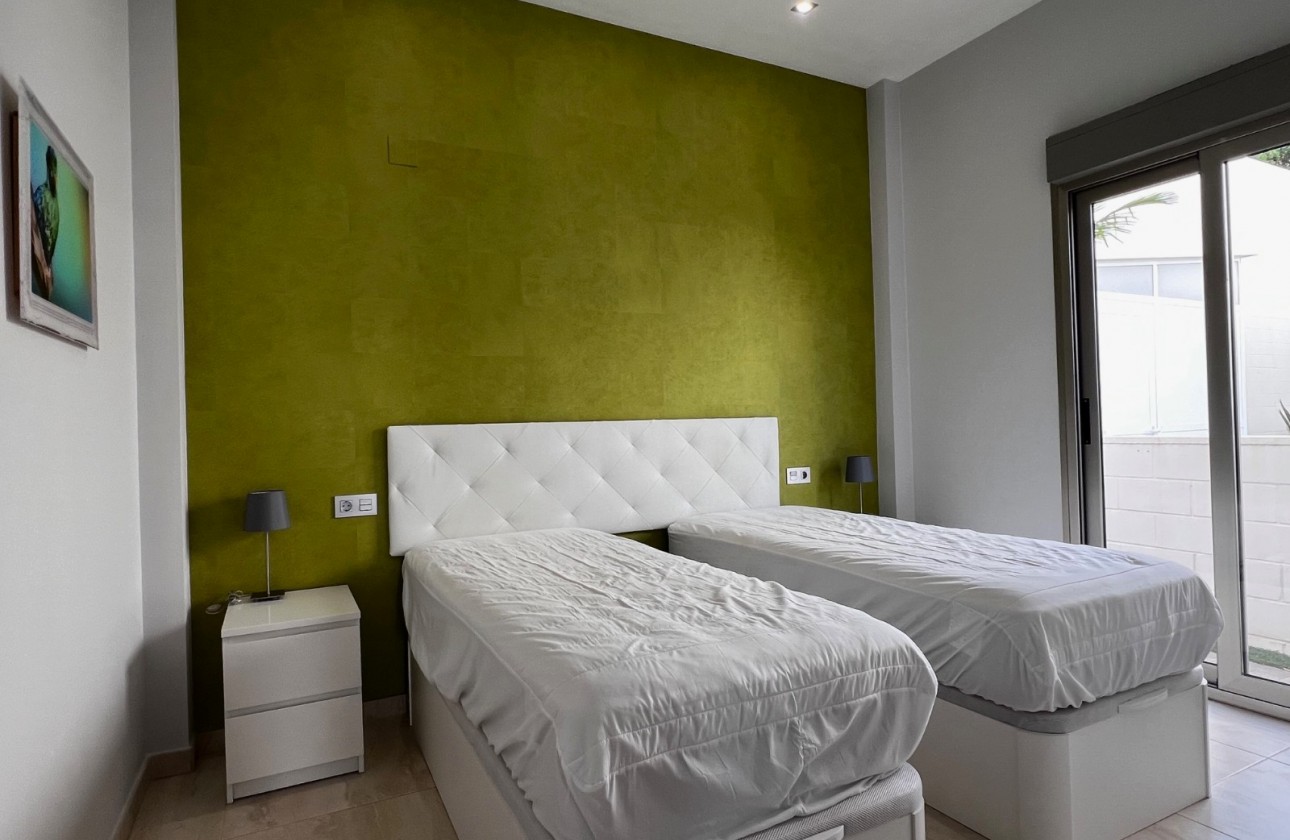 Revente - Chalet / Villa - Orihuela Costa - Villamartin