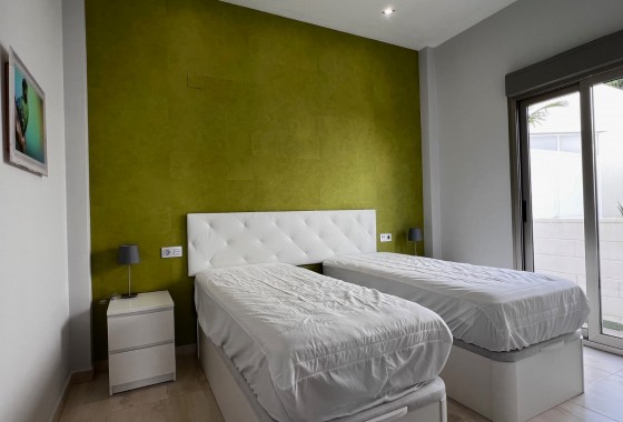 Revente - Chalet / Villa - Orihuela Costa - Villamartin
