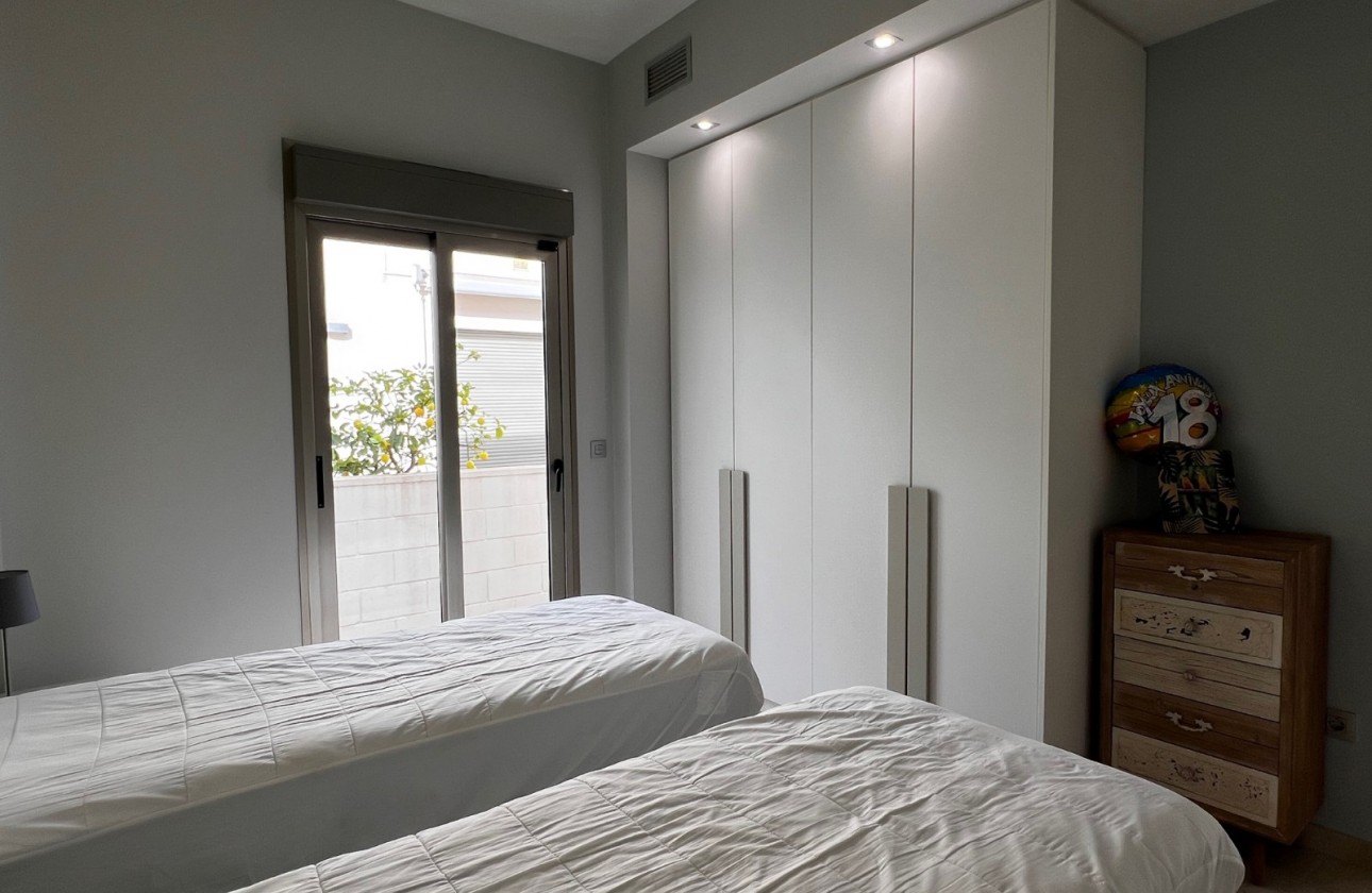 Revente - Chalet / Villa - Orihuela Costa - Villamartin