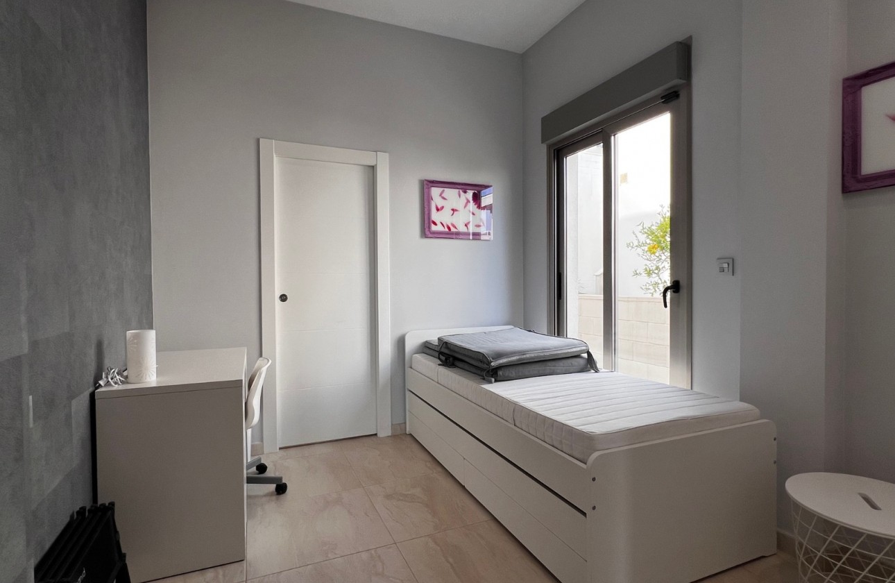 Revente - Chalet / Villa - Orihuela Costa - Villamartin