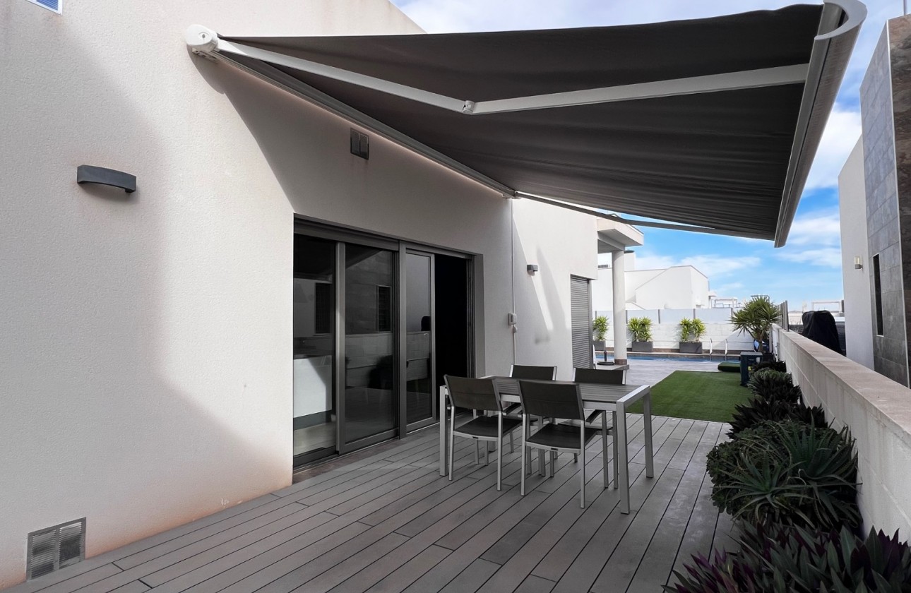 Revente - Chalet / Villa - Orihuela Costa - Villamartin