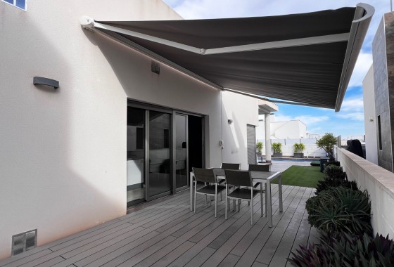 Revente - Chalet / Villa - Orihuela Costa - Villamartin