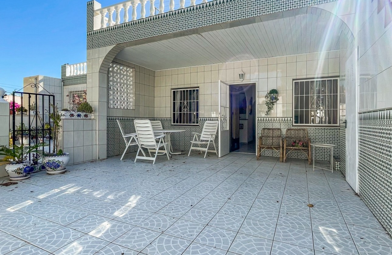 Resale - Villa - Torrevieja - La Siesta - El Salado -  Torreta
