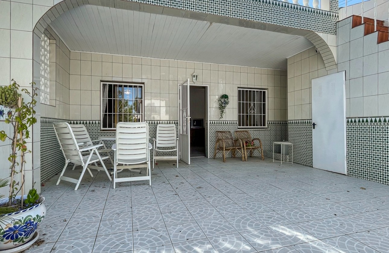 Resale - Villa - Torrevieja - La Siesta - El Salado -  Torreta