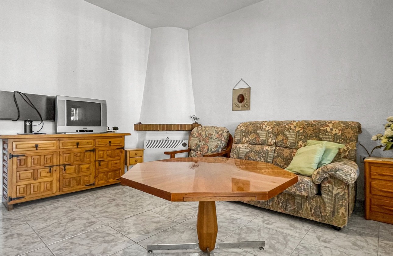 Resale - Villa - Torrevieja - La Siesta - El Salado -  Torreta