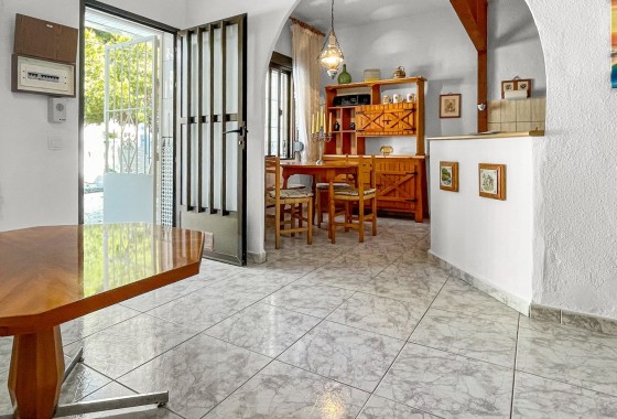 Resale - Villa - Torrevieja - La Siesta - El Salado -  Torreta