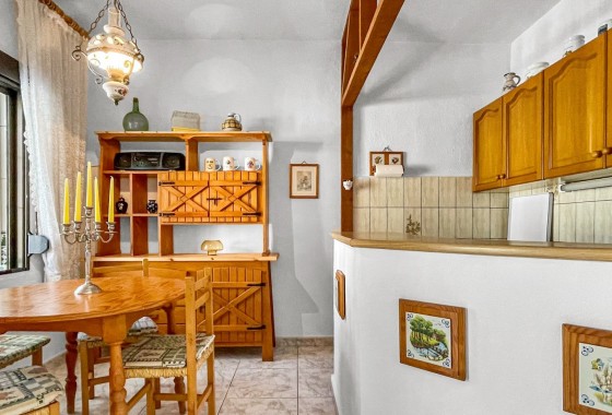 Resale - Villa - Torrevieja - La Siesta - El Salado -  Torreta