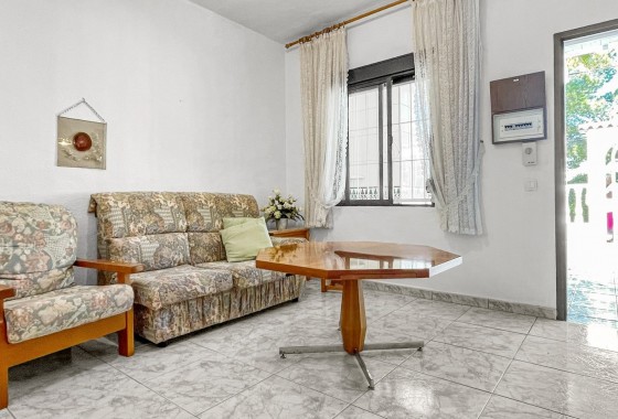 Resale - Villa - Torrevieja - La Siesta - El Salado -  Torreta
