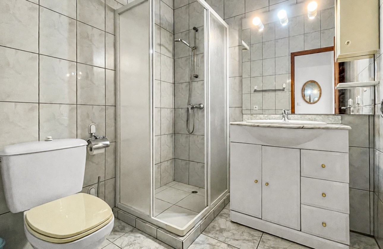 Resale - Villa - Torrevieja - La Siesta - El Salado -  Torreta