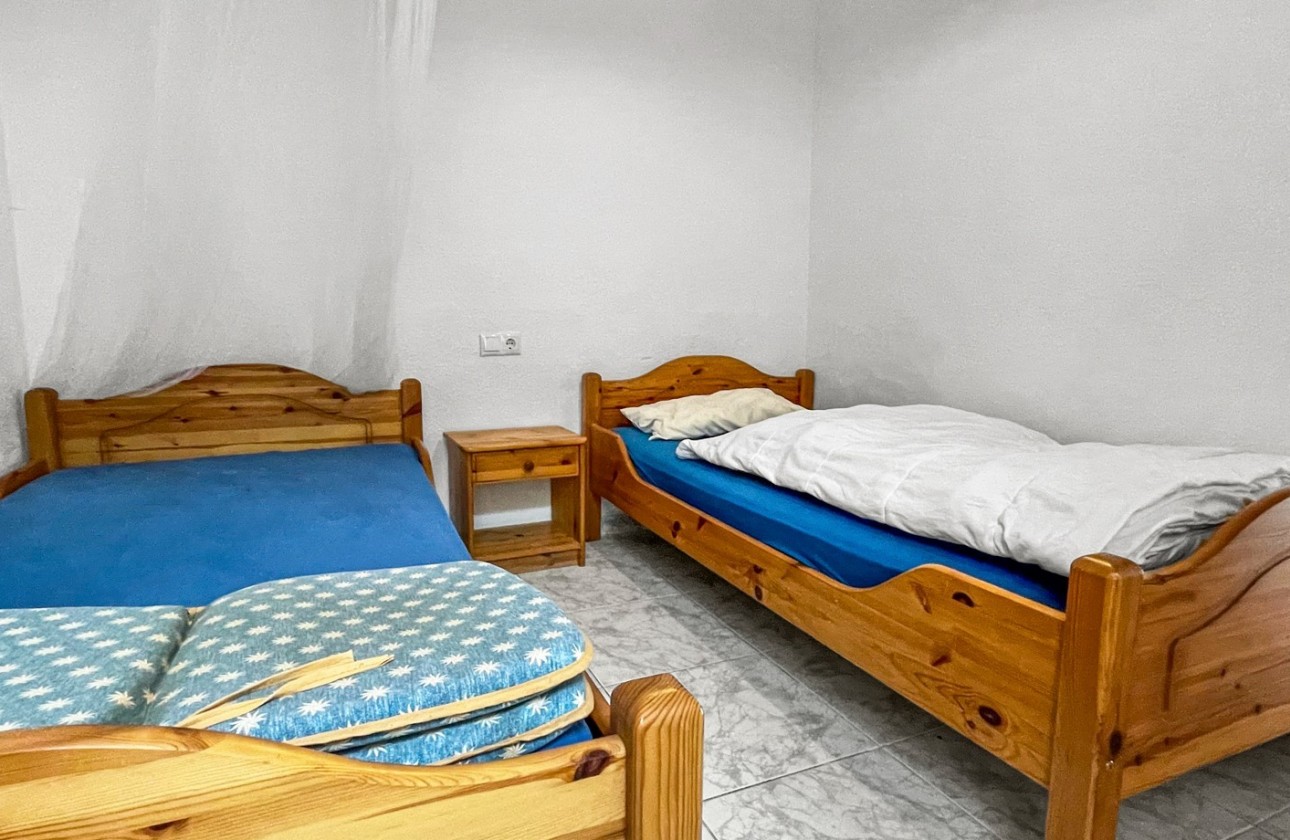 Resale - Villa - Torrevieja - La Siesta - El Salado -  Torreta