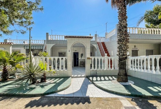 Resale - Villa - Torrevieja - La Siesta - El Salado -  Torreta