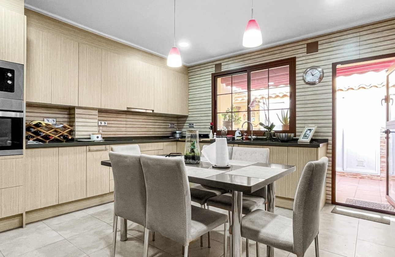 Resale - Villa - Torrevieja - Los Balcones - Los Altos del Edén