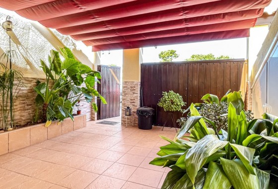 Resale - Villa - Torrevieja - Los Balcones - Los Altos del Edén