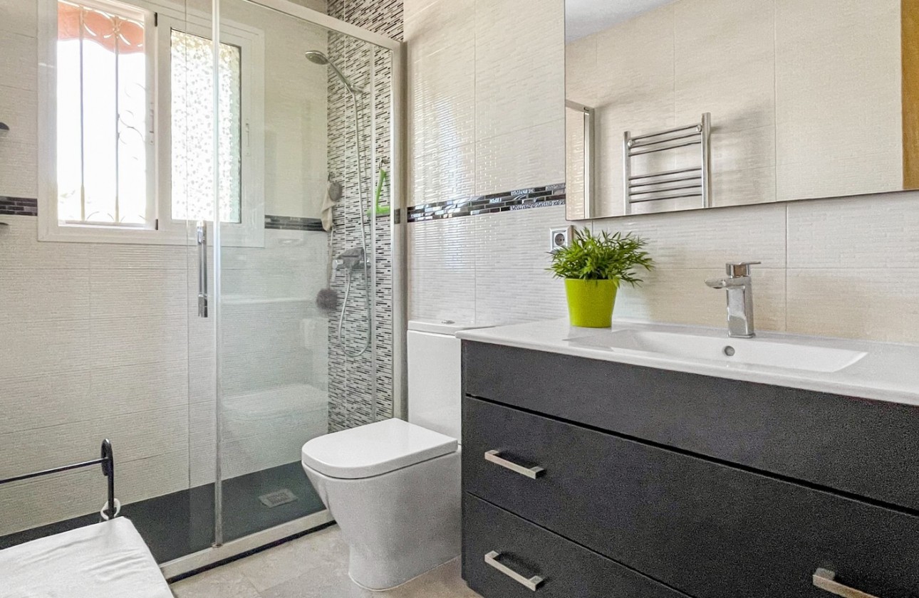 Resale - Villa - Torrevieja - Los Balcones - Los Altos del Edén