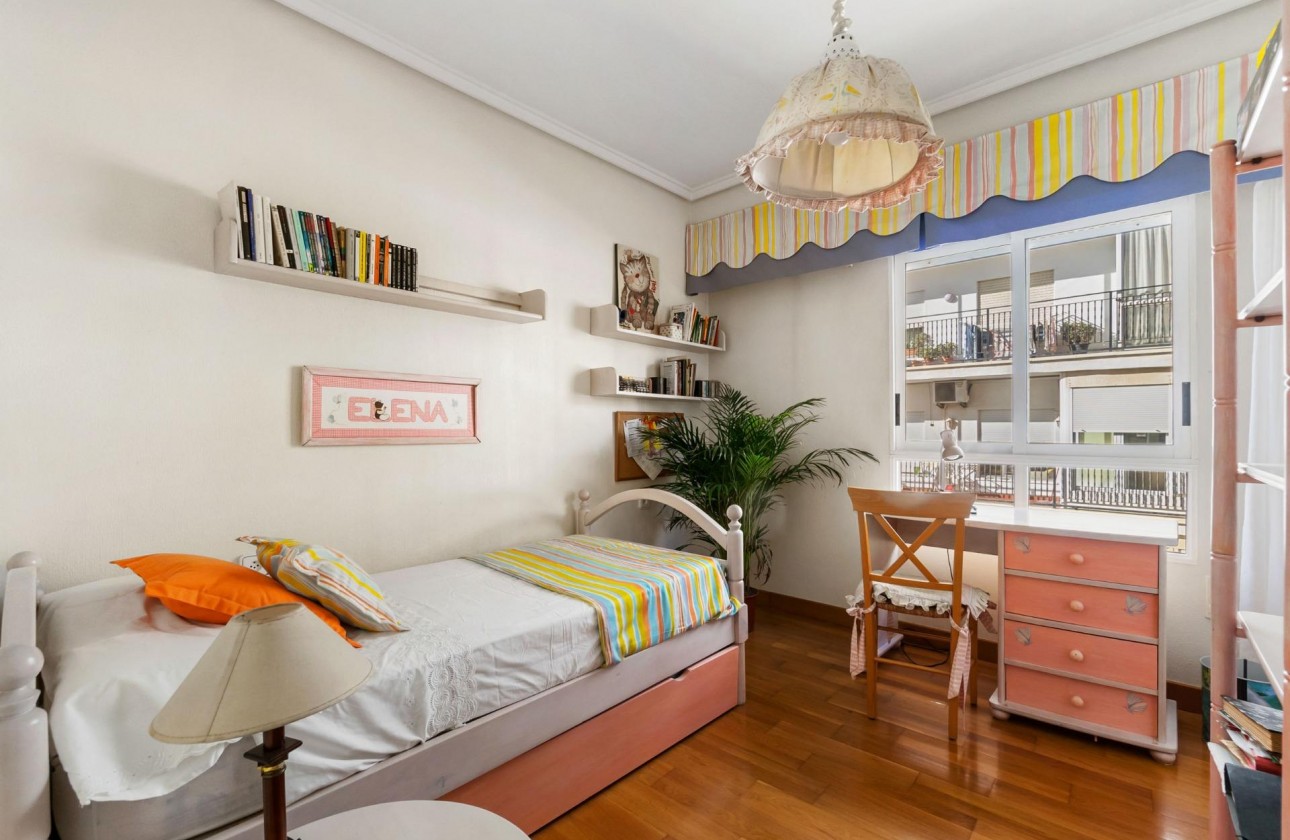 Resale - Apartment / flat - Torrevieja - Centro - Muelle Pesquero