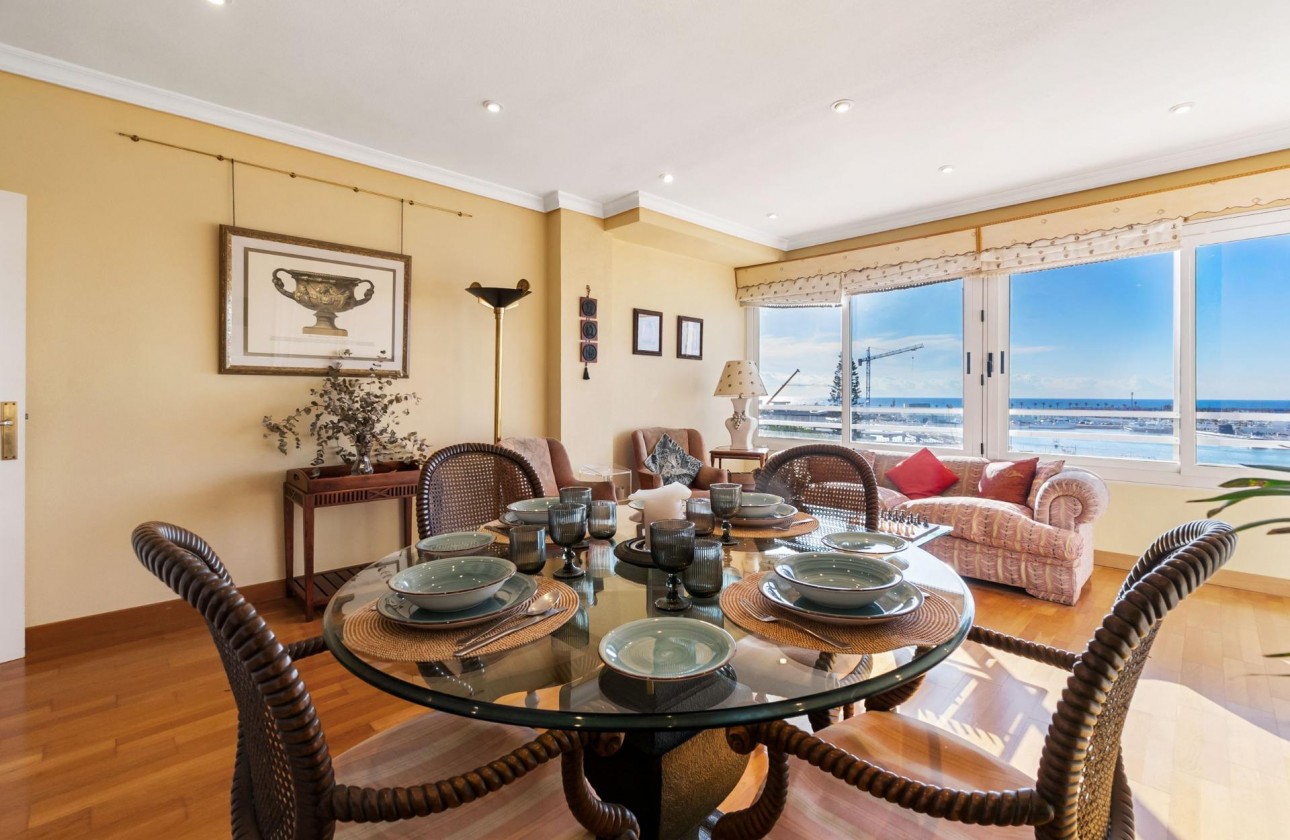 Resale - Apartment / flat - Torrevieja - Centro - Muelle Pesquero