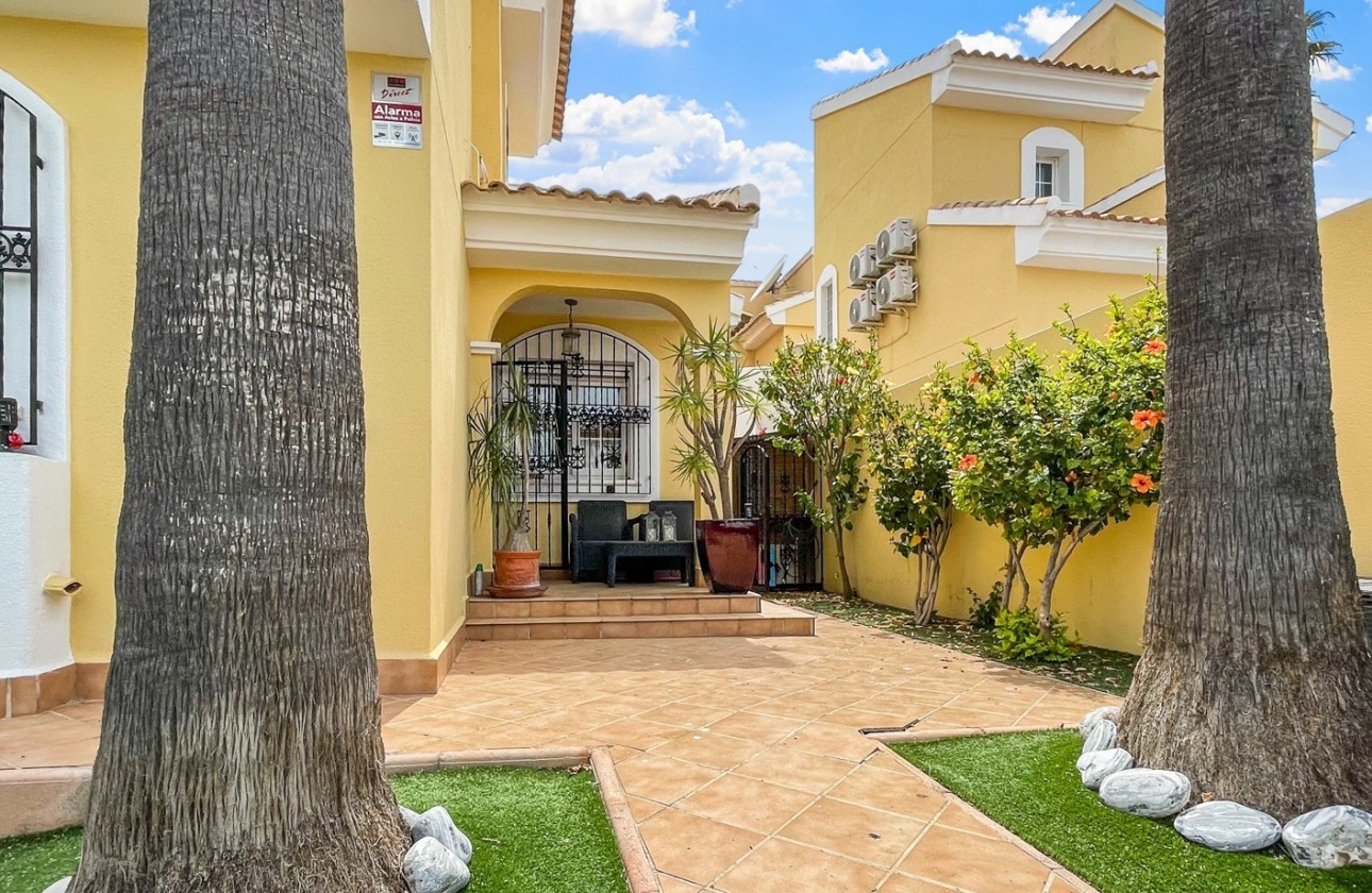 Resale - Villa - Orihuela Costa - Los Dolses