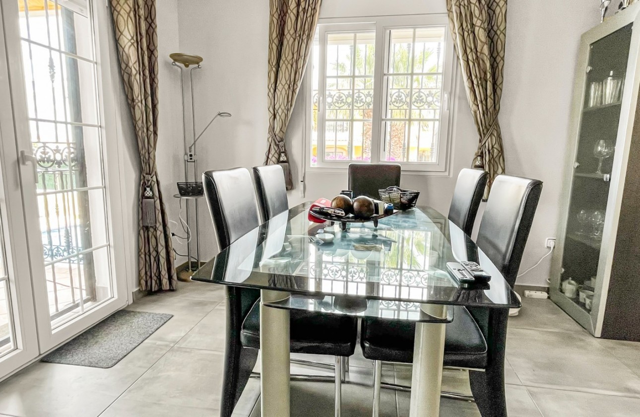 Resale - Villa - Orihuela Costa - Los Dolses