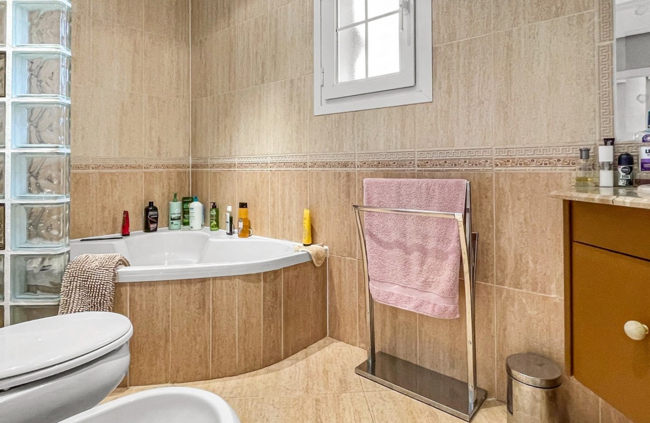 Resale - Villa - Orihuela Costa - Los Dolses