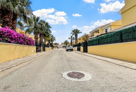 Resale - Villa - Orihuela Costa - Los Dolses