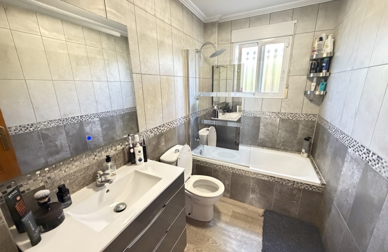 Resale - Villa - Villamartin