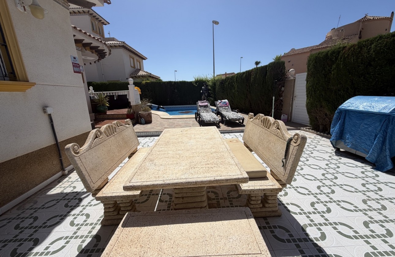 Resale - Villa - Villamartin