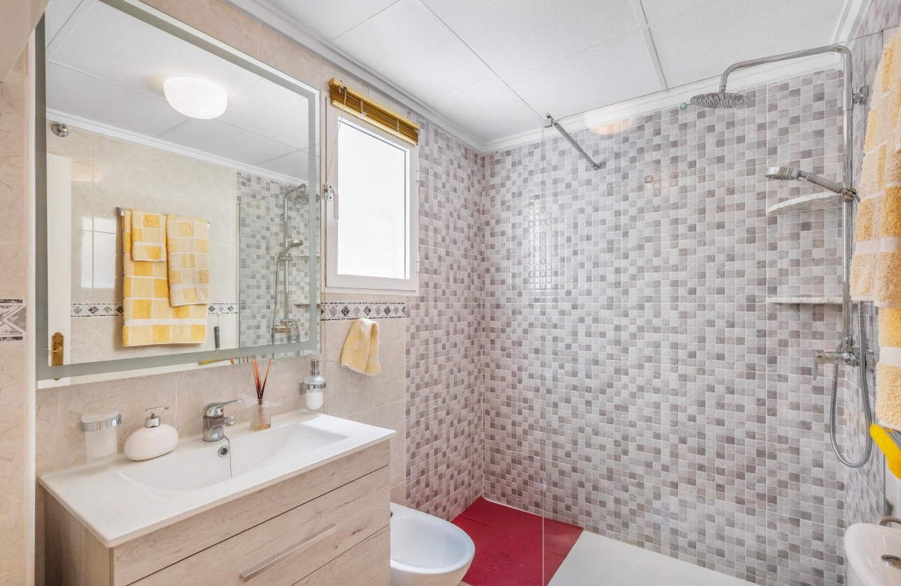 Resale - Apartment / flat - Torrevieja - Estacion de autobuses