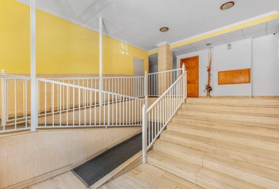Resale - Apartment / flat - Torrevieja - Estacion de autobuses