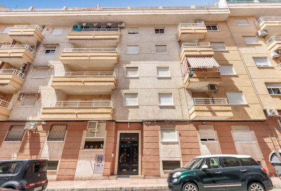 Resale - Apartment / flat - Torrevieja - Estacion de autobuses