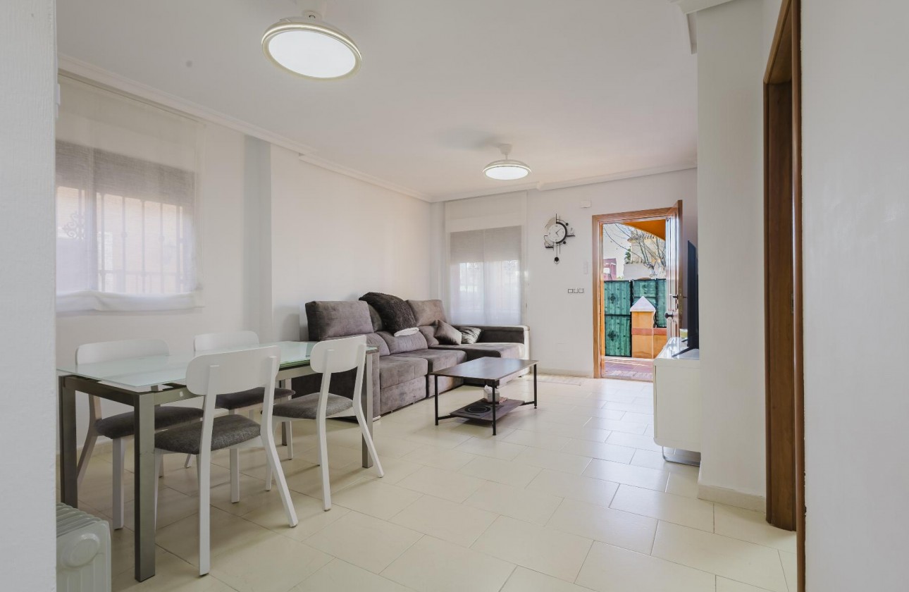 Resale - Villa - Torrevieja - Aguas Nuevas