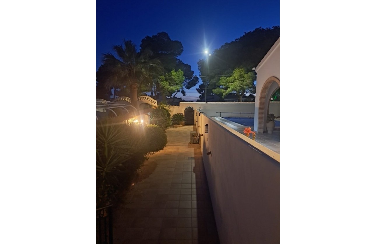 Resale - Villa - Pinar de Campoverde