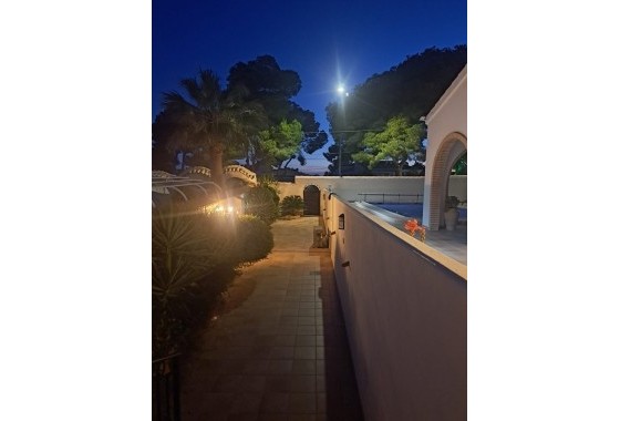 Resale - Villa - Pinar de Campoverde