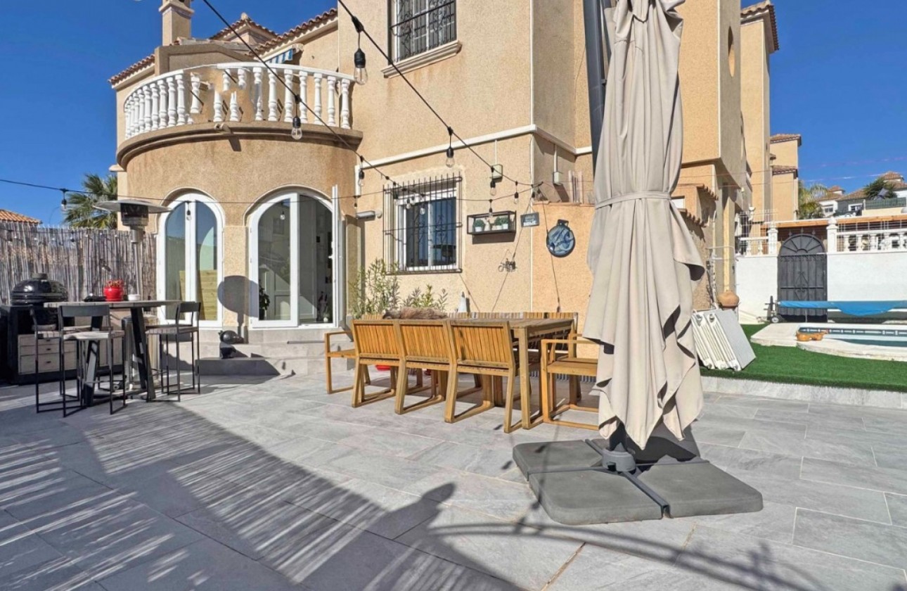 Resale - Villa - Orihuela Costa - Villamartín
