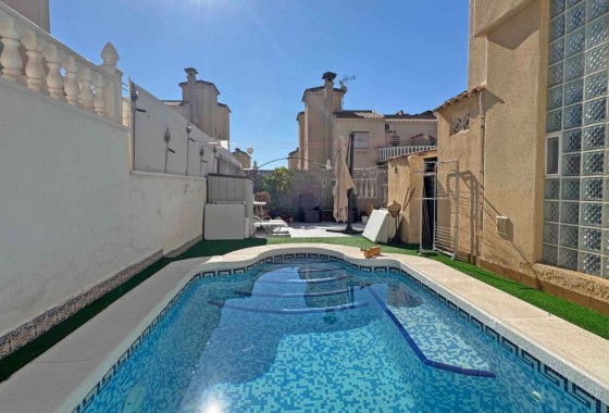 Resale - Villa - Orihuela Costa - Villamartín