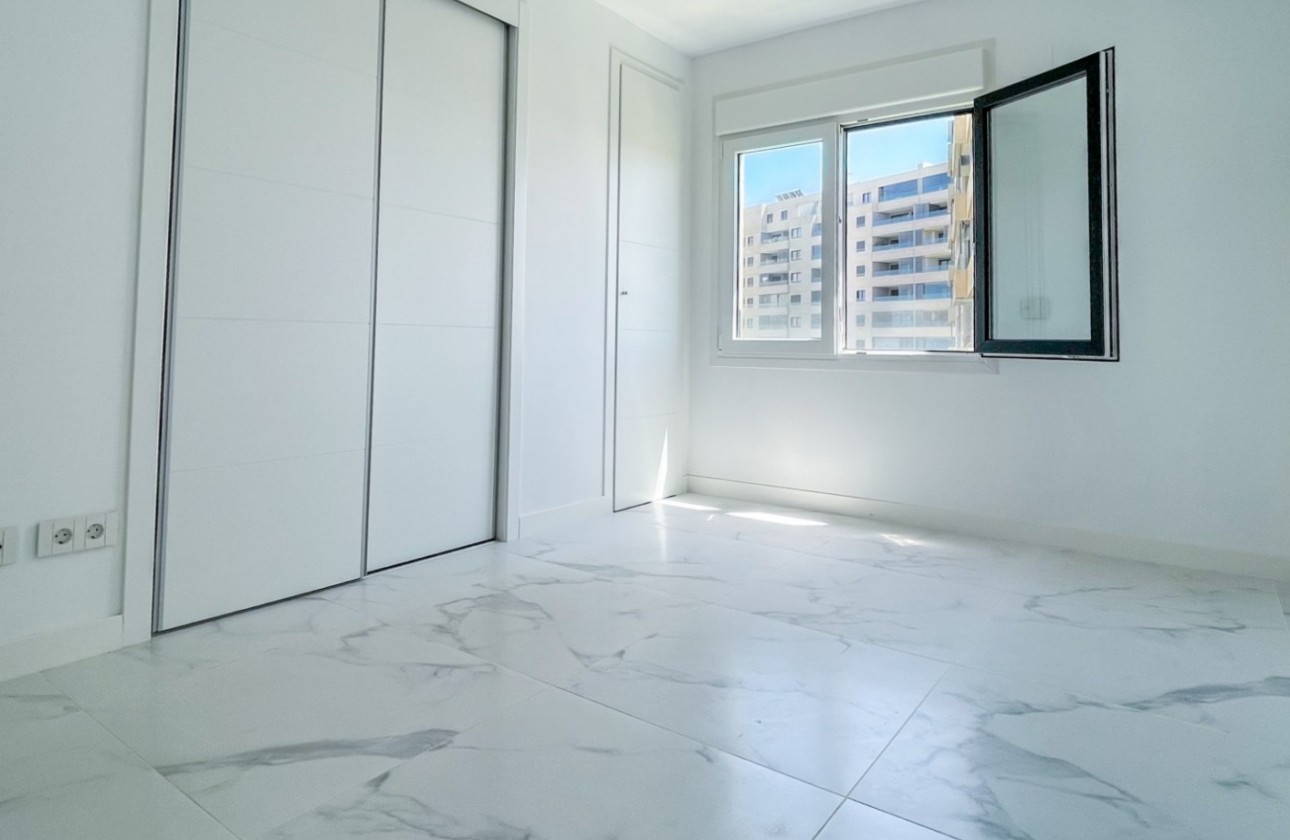 Resale - Apartment / flat - Orihuela Costa - Punta Prima