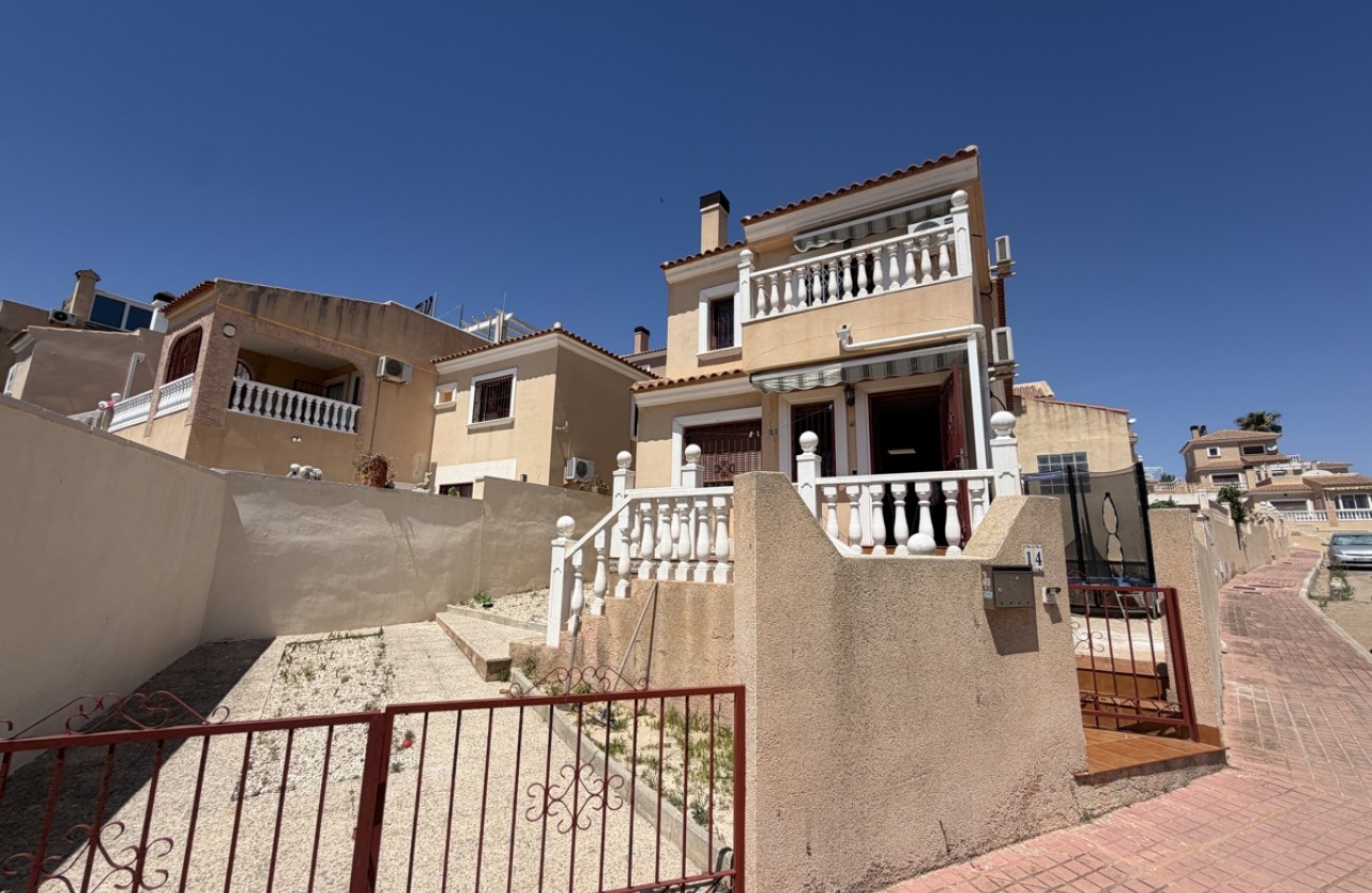 Resale - Villa - Villamartin