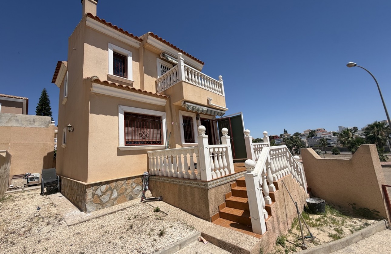 Resale - Villa - Villamartin